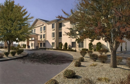 O'Fallon Hotel | Baymont by Wyndham O'Fallon St. Louis Area