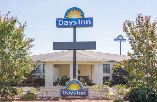 Arcadia Hotel | Days Inn by Wyndham Spartanburg Waccamaw
