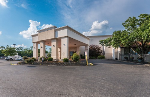 Roselawn Finance Hotel | Quality Inn & Suites