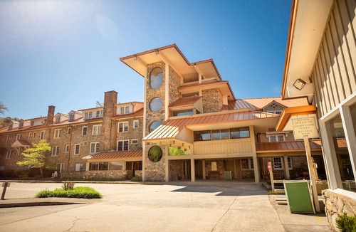 Waynesville Hotel | Waynesville Inn & Golf Club, Trademark Collection by Wyndham