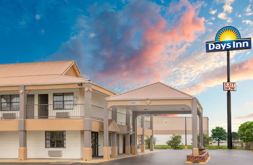 Monroe Hotel | Days Inn by Wyndham Monroe