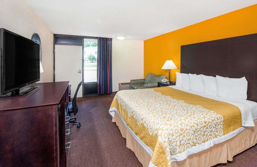 Calvert City Hotel | Days Inn by Wyndham Calvert City