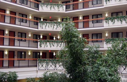 Lyndon Hotel | Embassy Suites by Hilton Louisville East