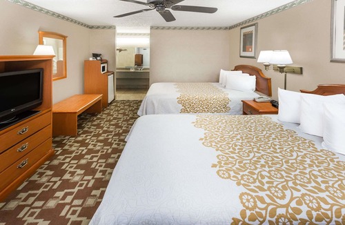 Batesville Hotel | Days Inn by Wyndham Batesville
