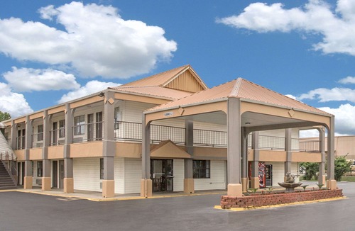 Monroe Hotel | Days Inn by Wyndham Monroe