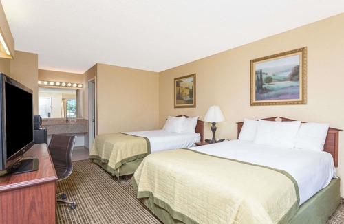 Easley Hotel | Baymont by Wyndham Easley/Greenville