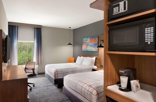 Brunswick Hotel | La Quinta Inn & Suites by Wyndham Brunswick/Golden Isles