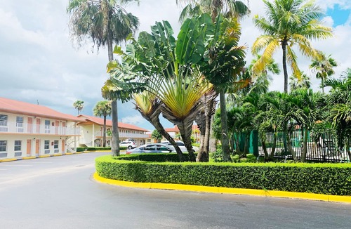 Florida City Hotel | Fairway Inn Florida City Homestead Everglades