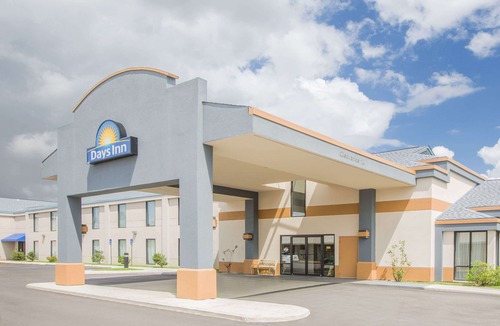 Hattiesburg Hotel | Days Inn by Wyndham Hattiesburg MS