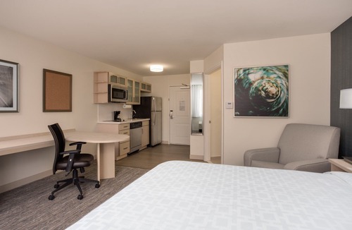 Virginia Gardens Hotel | Candlewood Suites Miami Intl Airport - 36th St, an Ihg Hotel