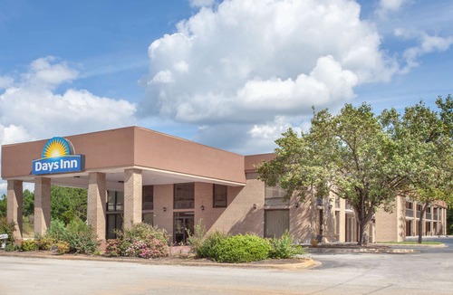 Clinton Hotel | Days Inn by Wyndham Clinton-Presbyterian College