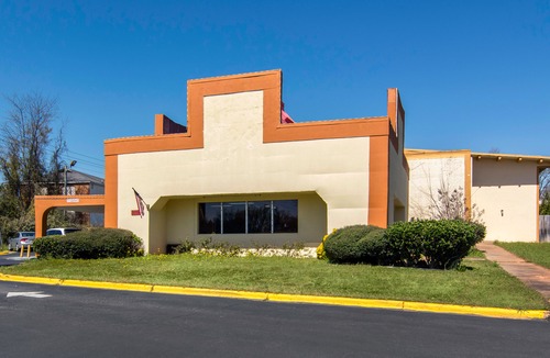 Forsyth Hotel | Travelodge by Wyndham Forsyth