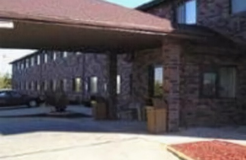Waterloo Hotel | Baymont by Wyndham Waterloo