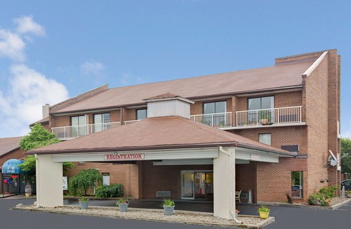 Latonia Hotel | Days Inn by Wyndham Cincinnati East
