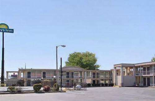 Hurricane Mills Hotel | Days Inn by Wyndham Hurricane Mills
