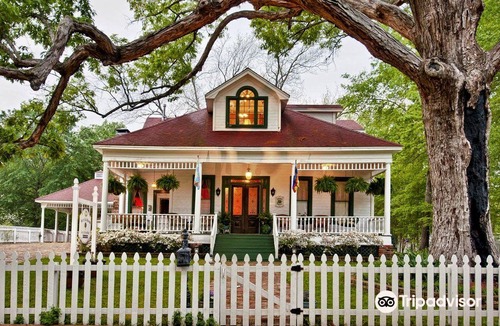 Jefferson Hotel | White Oak Manor Bed & Breakfast