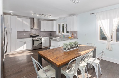East Beach House | East Beach House w/ Pool 5BR Sleeps 12 Marsh Front