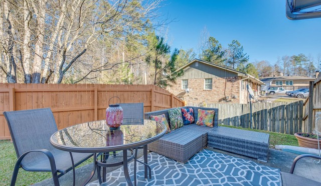Cozy Georgia Retreat w/ Patio, Grill & Pool Access