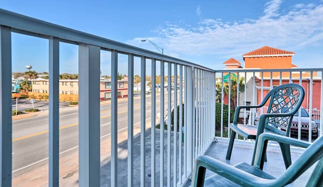 Oceanfront Daytona Beach Club Studio w/Balcony!